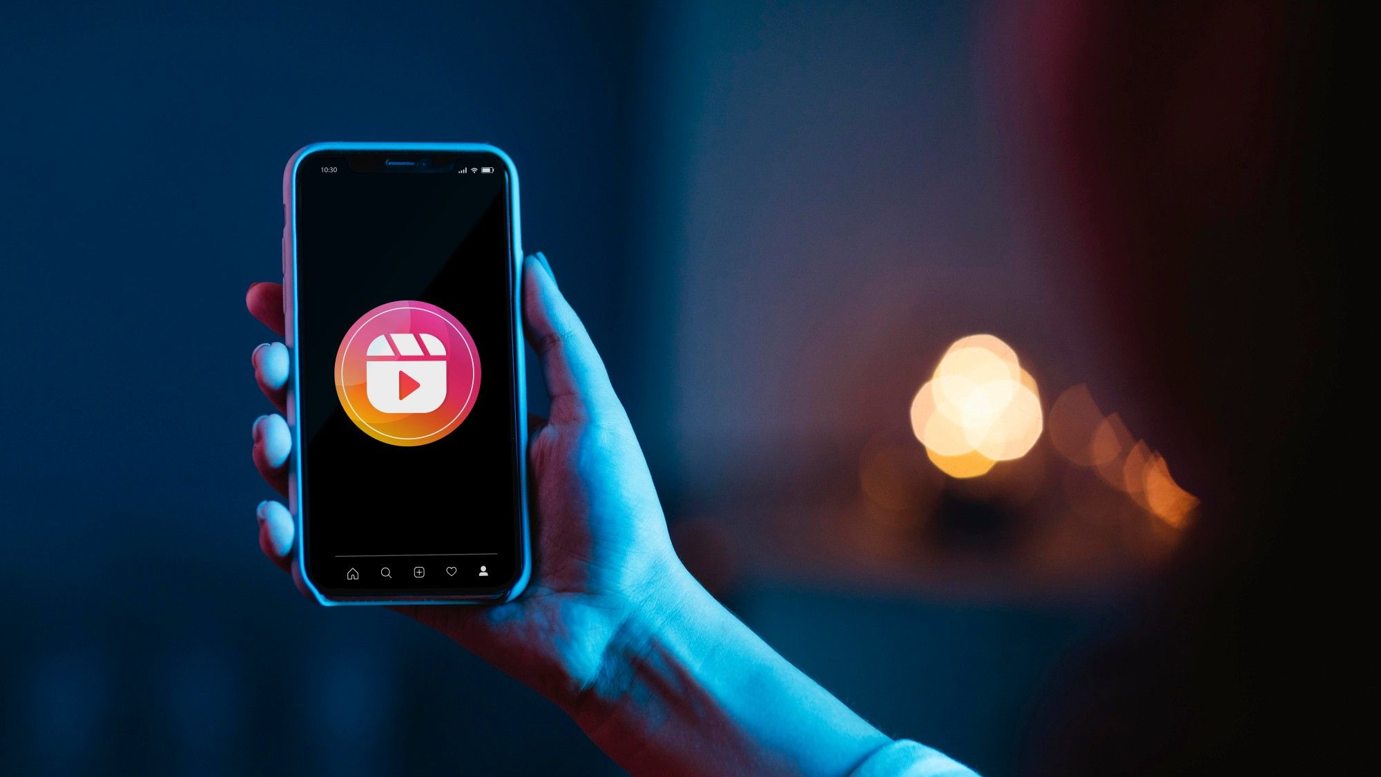 Telefon z otwartymi Reelsami na Instagramie